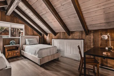 Holiday Getaway - 10 Mins. from Snow Valley Ski Resort Отели в г. Раннинг Спрингс