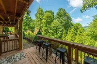 Hot Tub+Fire Table, Fireplace, Wi-Fi, Grill, Games, Peaceful, Close to Avl!