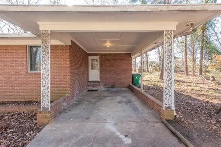 Pet friendly! 4 KING BEDS, 4BR, Remodeled Single Story House near UNC Charlotte Отели рядом с достопримечательностью «Университет Северная Каролина в Шарлотт»