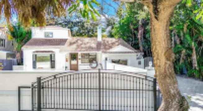 Heated Pool! Massive Gem+Close To Beach & Shops!