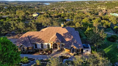 Sprawling 3 acre Hilltop Estate w/ Endless Views of the Famed Texas Hill Country Family Business Beer Company 주변 호텔