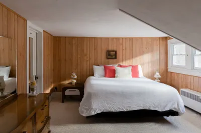 Family friendly with fireplace and swingset