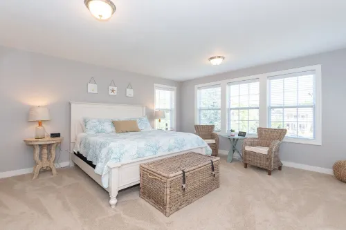 Fun Haven sleeps12. All season pool and hot tub. Walk to beach. Pet friendly.