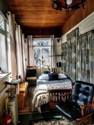 Thee Forks Mt. Historic 1910  Bryant Hotel 28 Minutes  From Bozeman Montana