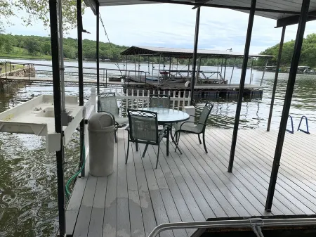 Lake of the Ozarks Missouri New Family Friendly and Spacious Home For Rent