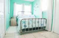 COASTAL GETAWAY !!!! Hotels near John's Pass Sand Bar
