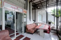 RedDoorz Plus @ Guntur Raya Setiabudi - parking