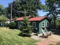 Cozy Cabin with 165 Ft Beach and Wood-Fired Hot Tub! Center of Flx Wine Country!