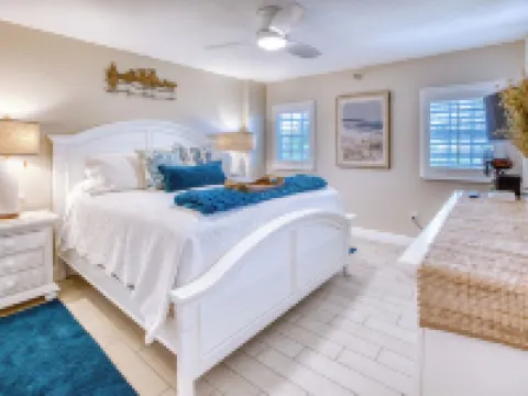 Oceanfront Key Largo Paradise~Private Beach~Pool~Tennis~Marina~Cafe/Bar โรงแรมในTavernier