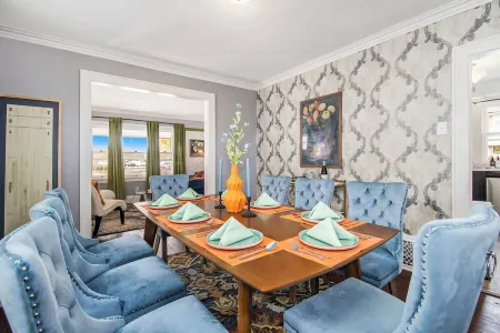 GAME DAY Haven: Sleeps 10, Near Notre Dame & DT!