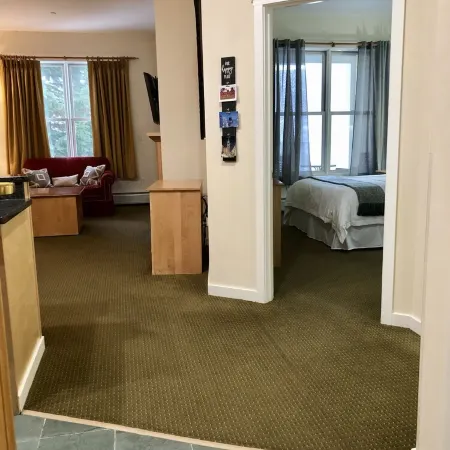 Stratton 1 Bedroom Long Trail Condo, Walk to Village and Lifts