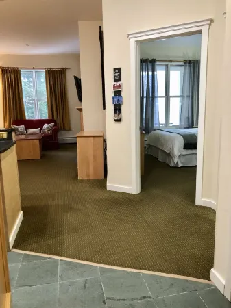 Stratton 1 Bedroom Long Trail Condo, Walk to Village and Lifts Отели рядом с достопримечательностью «Stratton Mountain»