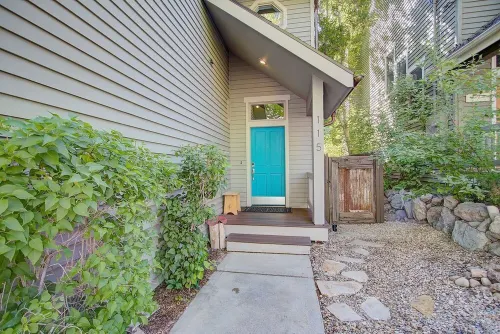 "Charming 3 Br Old Town Retreat. Steps from Historic Main Street"