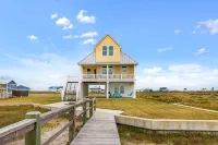 Rockport Bay Home- Private Lighted Pier: Kayaks and Kayak Launch No Extra Fees - 4-Star