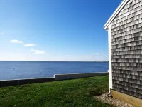 Beach front Cottage, close to downtown - Private Beach and Great Water views