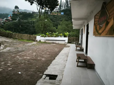 Shtepine Villas Отели в г. Tegal Regency