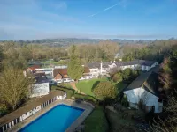 Sunday Box Hill Burford Bridge Hotel - Pool