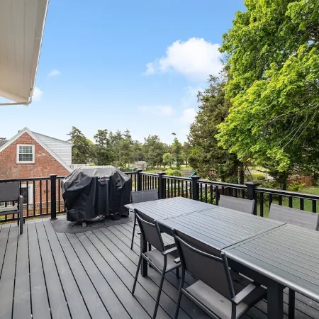 Modern Beach House Serenity