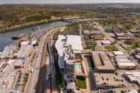 A1 Spacious Oasis, Walk to Landing & Convention