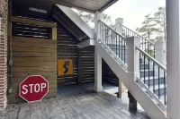 Boots & suits lakehouse getaway Hotels in Crisp County