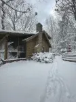 Secluded Log Cabin with trail to North Point County Park to the beach.