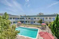 Super 8 by Wyndham Tracy Hotels in Tracy