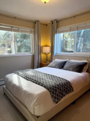 Blocks from Downtown at Westchester Lagoon Hotels near Anchorage Depot