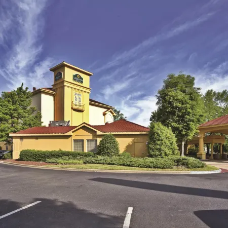 La Quinta Inn & Suites by Wyndham Birmingham Homewood Отели рядом с достопримечательностью «Стадион «Легион-Филд»»
