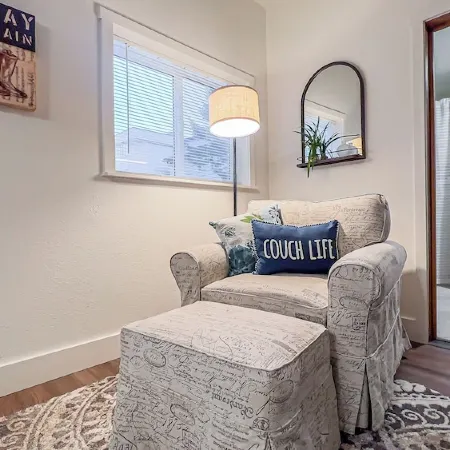 Downtown Studio apartment with queen sized bunk beds.