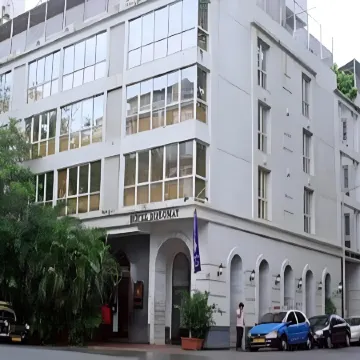 Hotel Diplomat Отели рядом с достопримечательностью «Набережная Марин-драйв»