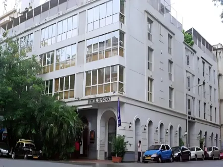 Hotel Diplomat Отели рядом с достопримечательностью «Health Education Library for People»