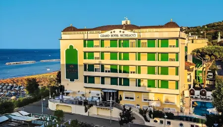 Grand Hotel Michelacci Отели в г. Пезаро-э-Урбино