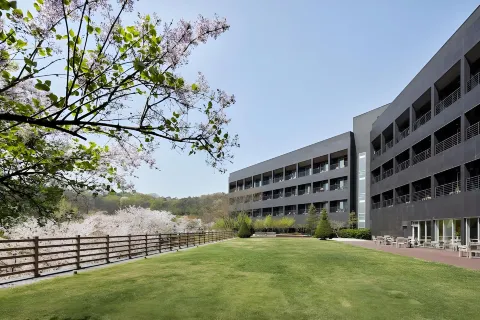 Rolling Hills Hotel