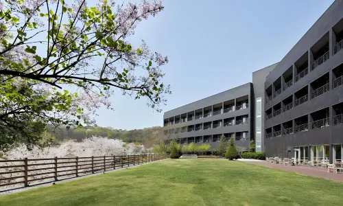 Rolling Hills Hotel