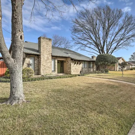 Tulane Modern Richardson Retreat w/ Pool & Indoor Hot Tub!