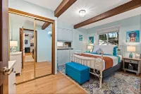 Walk 2 Light Rail-Quiet-HotTub-0.5 mi 2 Airport-Food, Shopping, Fun! - Kitchens
