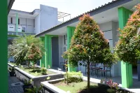RedDoorz Syariah near Balai Kota Probolinggo 2 Hotel dekat Bee Jay Indra Loka