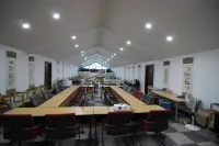 Kids & Family Hotel Отели в г. Кенджу