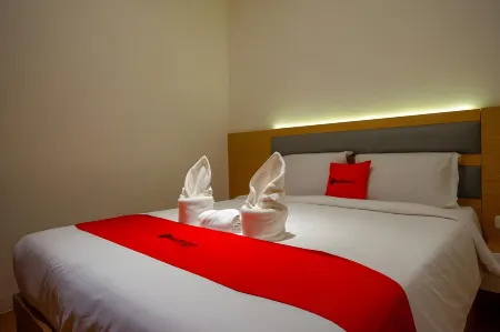 RedDoorz Plus @ Losari Makassar