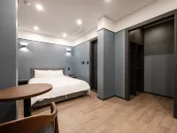 โฮเทล อาโรโซ โรงแรมใกล้Sinmok-dong