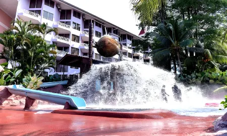 Residenz Apartments @ Lotus Desaru Resort Отели рядом с достопримечательностью «Kota Tinggi Firefly Park»