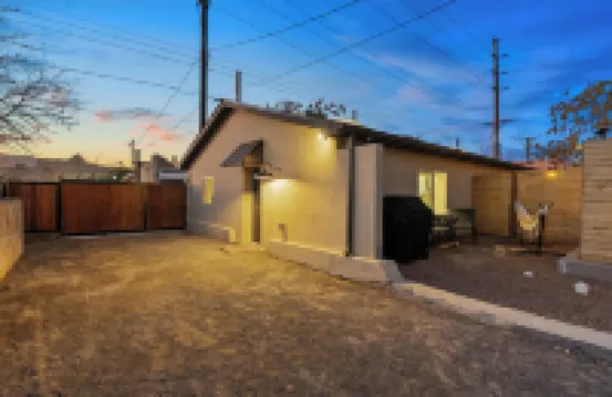 Book Your Stay at the Cozy, Lofts at Arno! Unit A