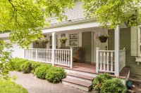 Charming 4-bedroom, family-friendly home in Excelsior. Walkable to everything. Hotels in Excelsior