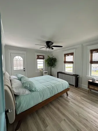 Luxury Boho Bay House. Balcony with Sunset Views, Near Casinos & Beach