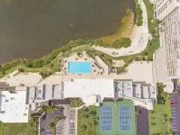 Beautiful 1 bedroom waterfront condo with 800sf private rooftop terrace!