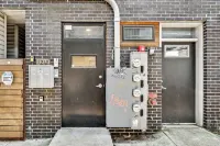 Trendy Fishtown 2B/2.5B w/ Parking & Roof Deck!