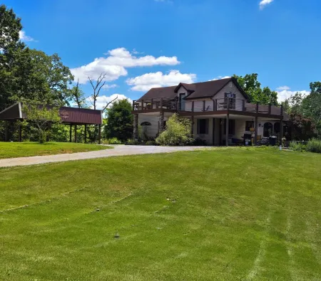 Beautiful home on the wine trail. Pool, cooks kitchen, incredible master suite