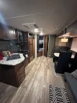 Cozy 2-bedroom caravan in nice Cleburne with AC, WiFi