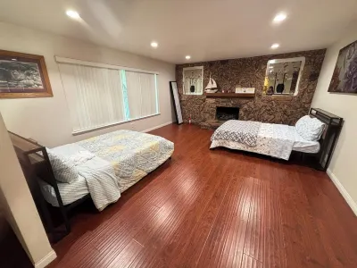 2-12 People 4 Bedrooms 6 Beds 2 Bathroom, Free Parking, Pets Friendly