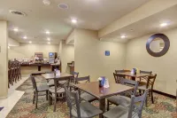 Cobblestone Hotel & Suites - Waynesboro - parking